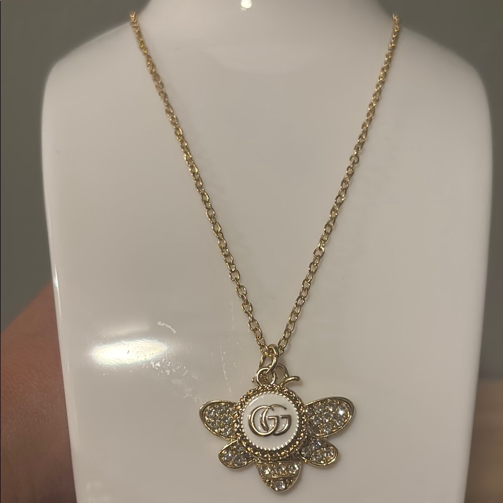 Gucci Gold Charm Necklace with Bee Pendant (1 each)